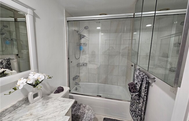 1 bed, 2 baths, 888 sqft, $4,995, Unit 2204