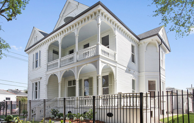 1635 Sixth