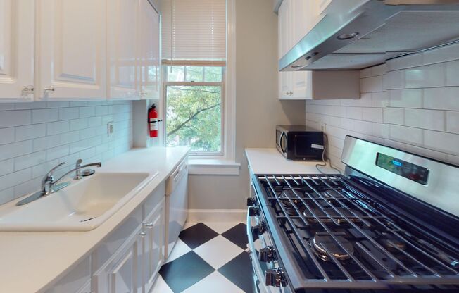 Updated Kalorama One Bedroom on Quiet Street