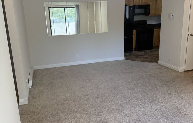 SPACIOUS 2 BEDROOM, 2 BATHROOM UPSTAIRS UNIT IN COURTYARD BERRYESSA. MUST SEE!!!