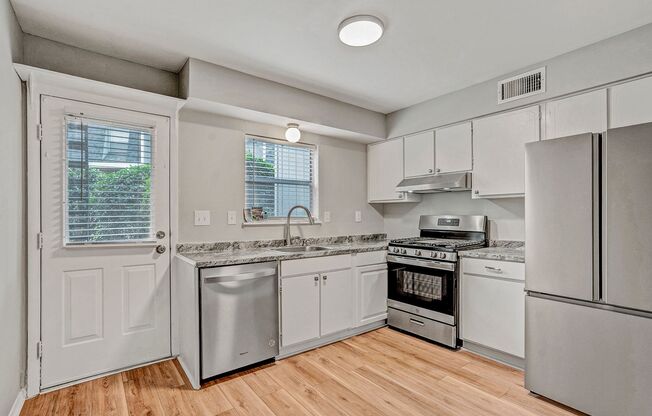 2 Bed 1.5 bath Condo - Close to UNC!  Beautifully Renovated! $500 off first month's rent!