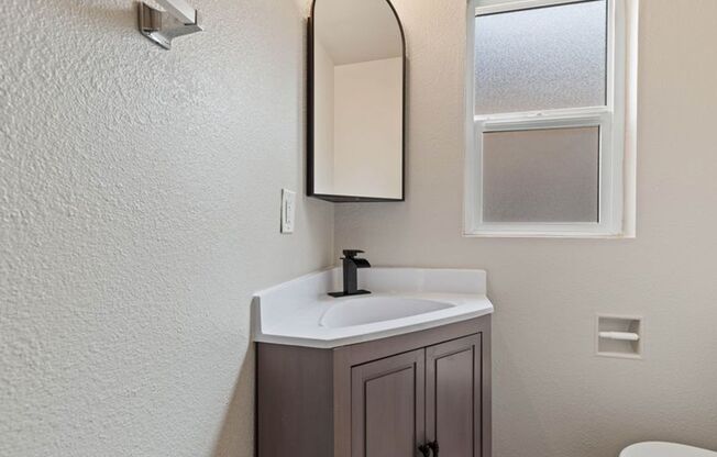1 bed, 1 bath, 600 sqft, $1,475, Unit 702 MC