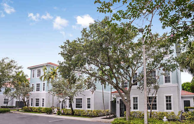 Exterior of Floresta apartments in Jupiter, FL