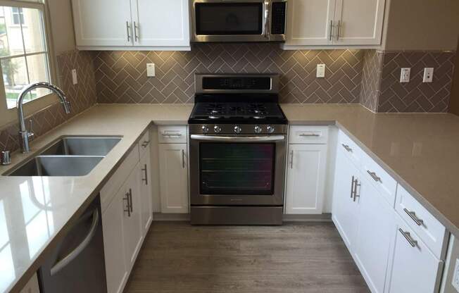 Amazing 4 Bedroom/3.5 Bathroom Townhome