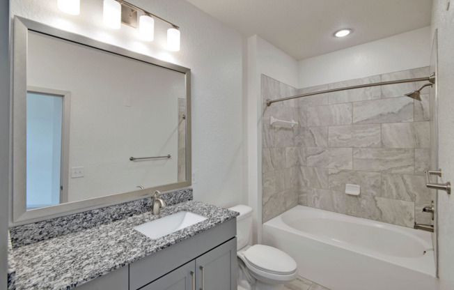 View of Cottonwood Clermont Bathroom with Tub
