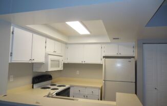 ONE BEDROOM ONE BATHROOM !! WATERFRONT COMMUNITY!