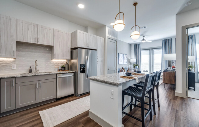 10221 WHISTLE STOP LN