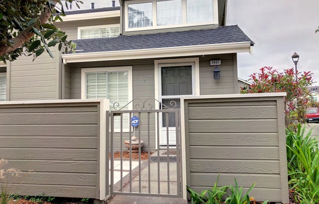 Newly Remodeled - 2 Bed 2.5 Bath Daly City Townhome @ Village in the Park
