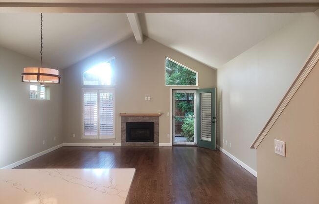 Wonderful John's Landing Updated Townhouse with Backyard