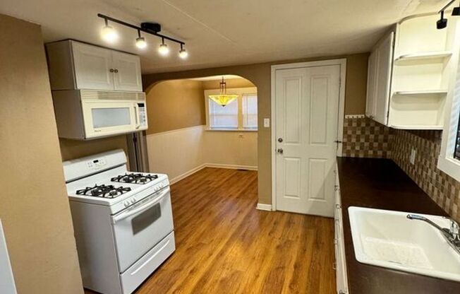 2 beds, 1 bath, $1,795