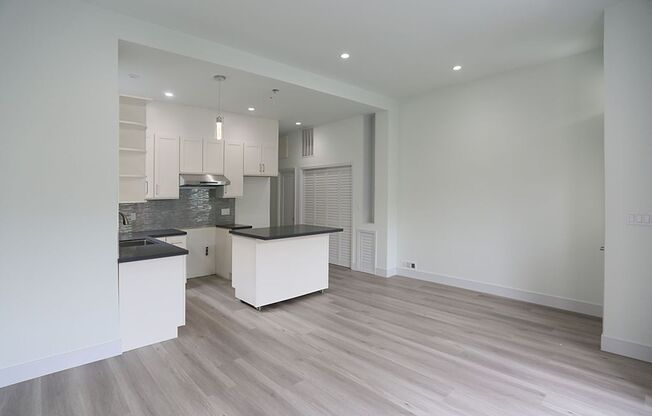 OPEN HOUSE: Tuesday (7/29) 7:10pm-7:30pm. Fully remodeled 3BR/1.5BA Inner Mission full flat in a classic Edwardian less than a block from SF General Hospital (1212 Utah)