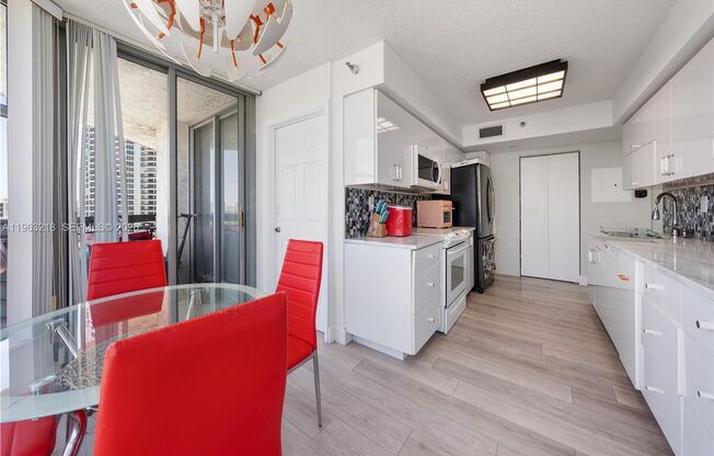 3 beds, 2 baths, $4,200, Unit # 1406