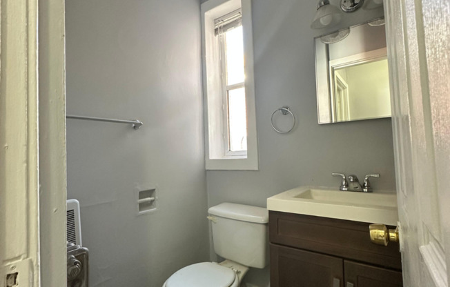 2 beds, 1 bath, $1,100, Unit 3306 Auchentoroly Ter - Apt 2