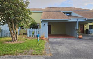 Beautiful 2/2.5 Cozy Condo with a Screened Patio in Whisperwood - Winter Park!