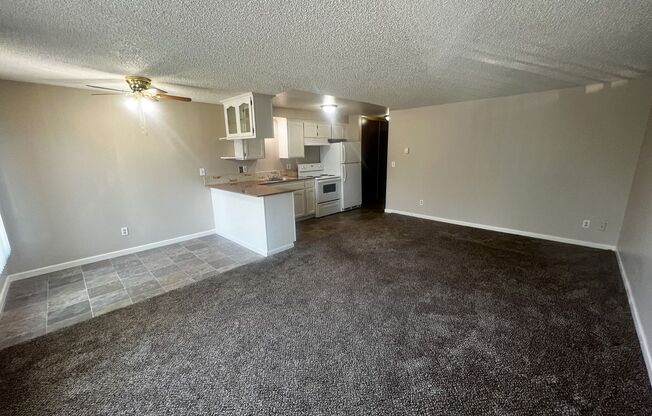 1 bed, 1 bath, 640 sqft, $1,095, Unit 16