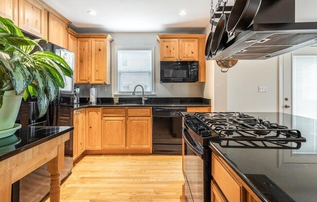 3 beds, 2.5 baths, 1,844 sqft, $4,295