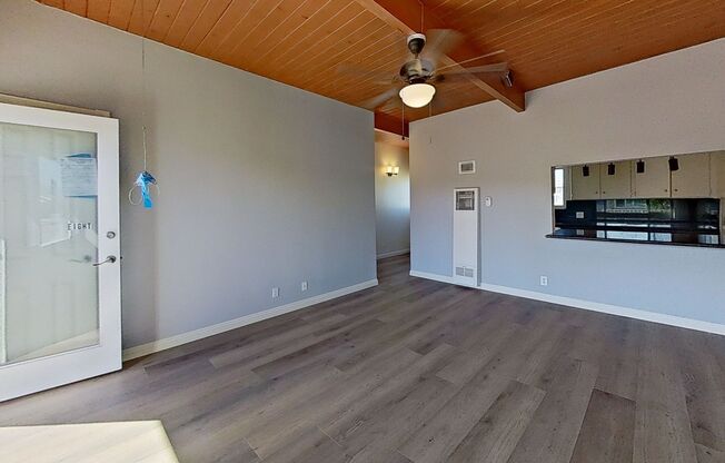 Special $500 Off The First Month Rent Bright Top-Floor 1-Bedroom Condo in the Heart of Santa Monica