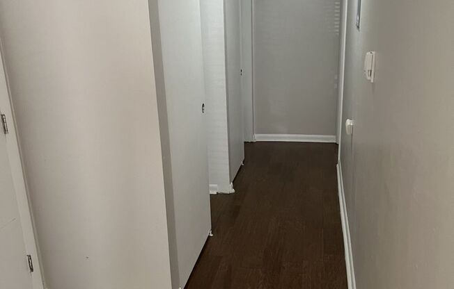 Studio, 1 bath, 385 sqft, $1,045, Unit 04