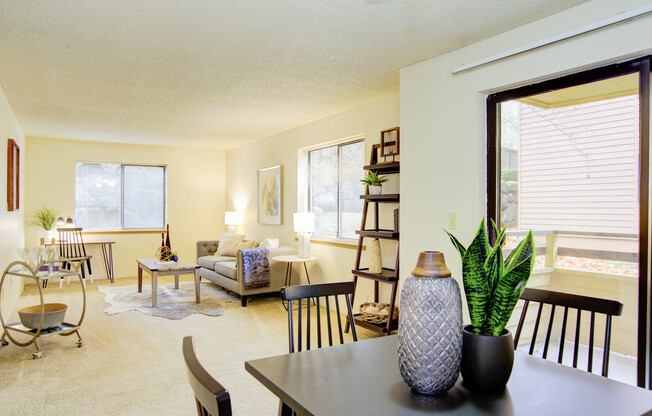 2 beds, 1 bath, 900 sqft, $1,900, Unit C-101
