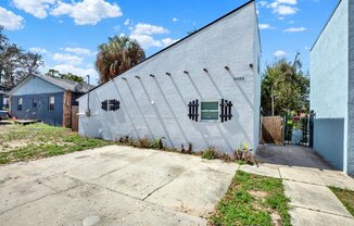 8606 N SEMMES ST