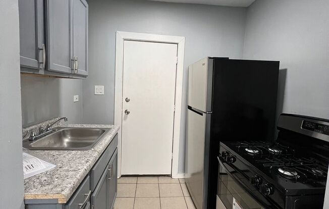 2 beds, 1 bath, 600 sqft, $1,350