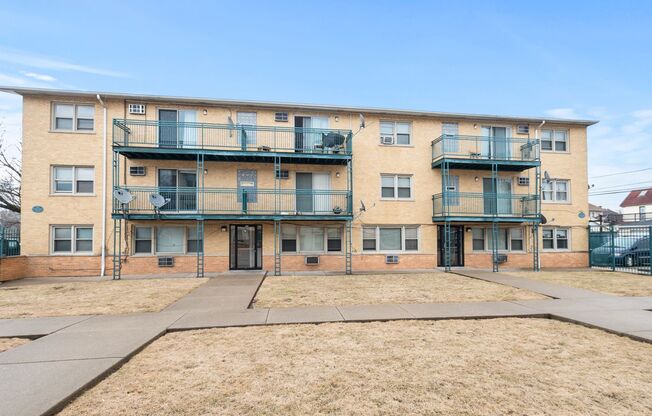 3731-3733 W 63rd (West Lawn)