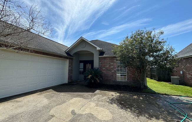 Must see this Beautiful 3/2 Home off Blueboonet Available Now!
