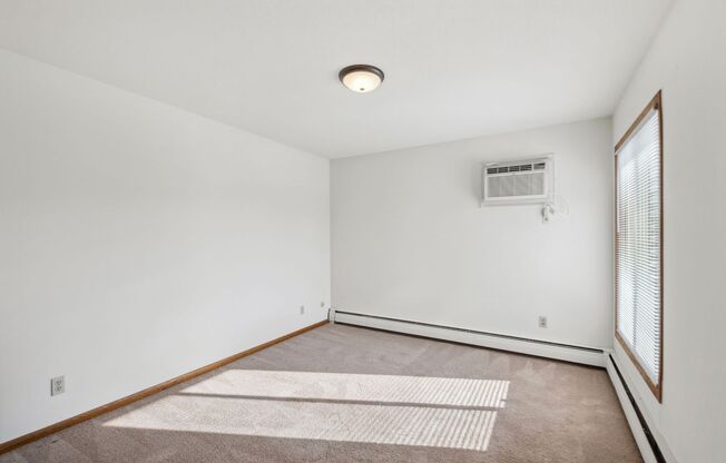 2 beds, 1 bath, 1,000 sqft, $1,400, Unit 1430-306