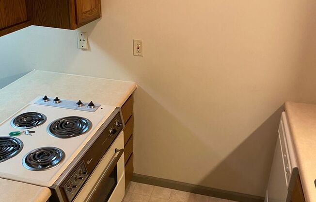 1 bed, 1 bath, 615 sqft, $800, Unit D2