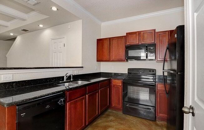 Beautiful townhome! 3 BR, 2.5 Bath, 1 car garage. Great location near the Medical Center, Loop 410 and USAA.