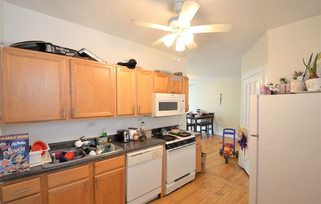 2 beds, 1 bath, 950 sqft, $1,700, Unit 3902-3A