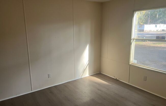 3 beds, 2 baths, $1,050, Unit Lot 4