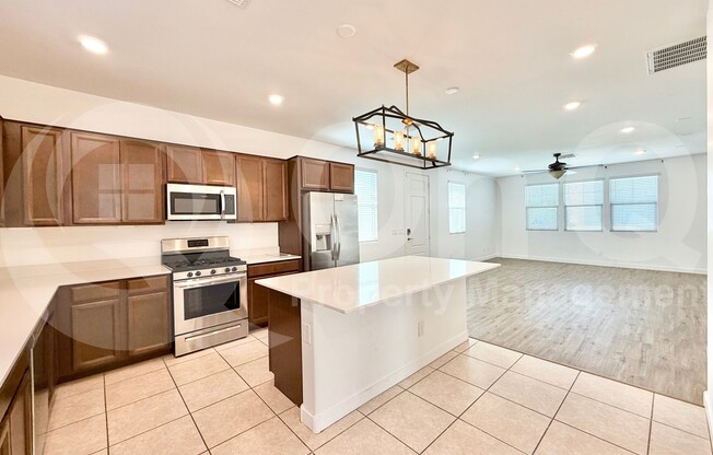 1178 E SABINO DR