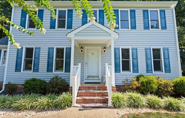 Cozy Colonial on quiet cul-de-sac in Woodlake.