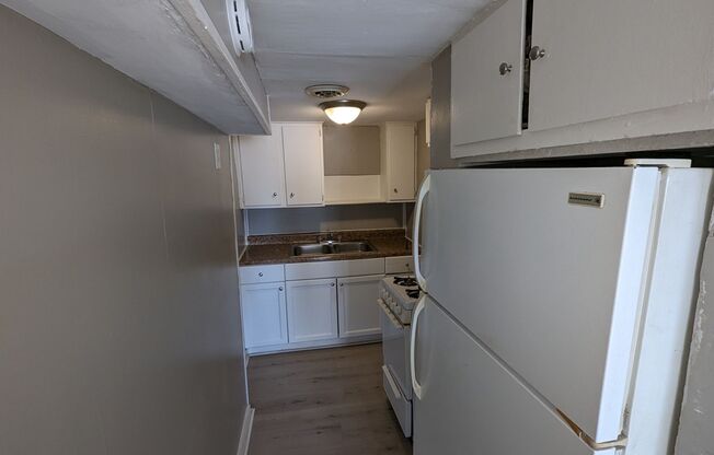 Studio, 1 bath, 500 sqft, $550, Unit Unit #3