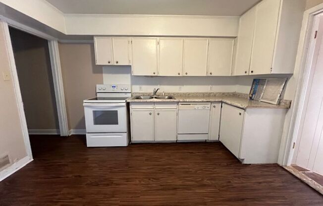 2 beds, 1 bath, $995