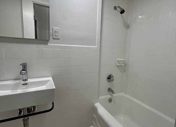 1 bed, 1 bath, 1,150 sqft, $4,950, Unit 4