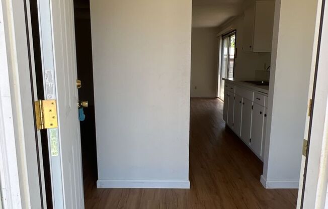 3 beds, 1 bath, 1,056 sqft, $1,595