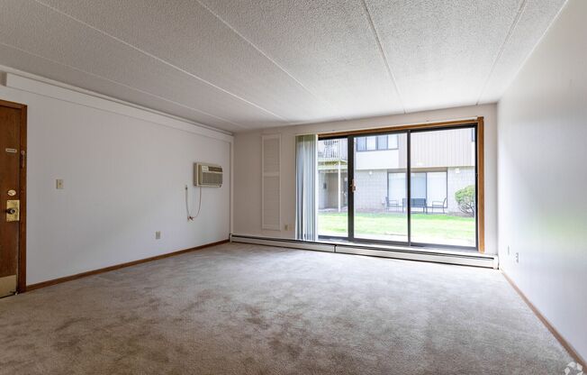 1 bed, 1 bath, 651 sqft, $1,099