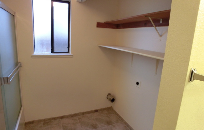 2 beds, 1 bath, $1,200, Unit # P275