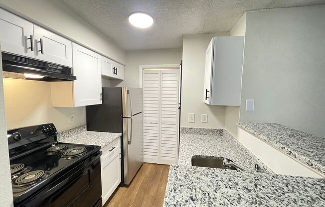 1 Bed / 1 Bath Condo in Gated Comm. In Altamonte Springs, Available Now!!