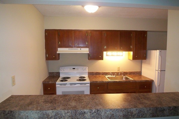 1 bed, 1 bath, 600 sqft, $699, Unit B18