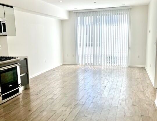 1 bed, 1.8 baths, $2,900, Unit 5B