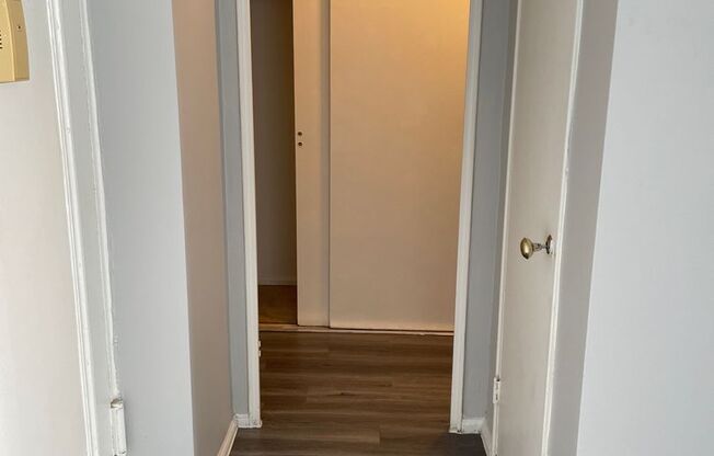 Studio, 1 bath, 400 sqft, $1,200, Unit 821
