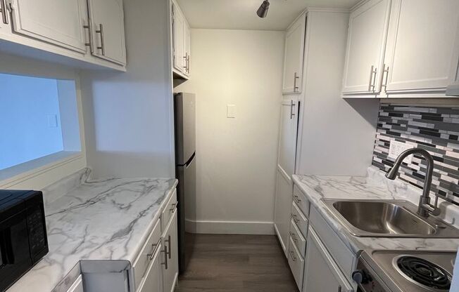 1 bed, 1 bath, 750 sqft, $1,195, Unit 165E