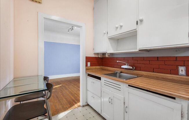 Studio, 1 bath, $1,650, Unit 1539 Central Ave #A - LU