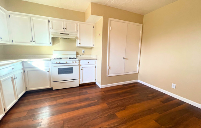 2 beds, 1.5 baths, 948 sqft, $995, Unit Unit 120