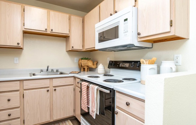 Desertbrook | One Bedroom Kitchen