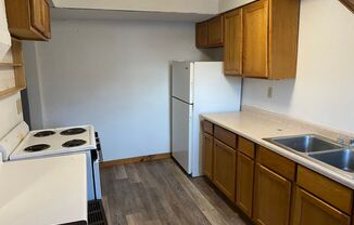 2 beds, 1 bath, $795, Unit #B