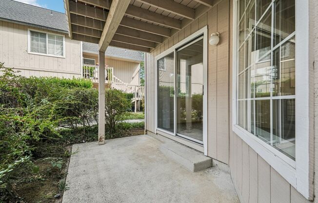 2 beds, 2 baths, 900 sqft, $1,695, Unit L090